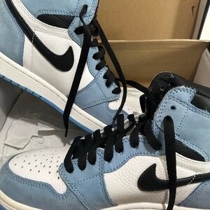 University blue Jordan 1